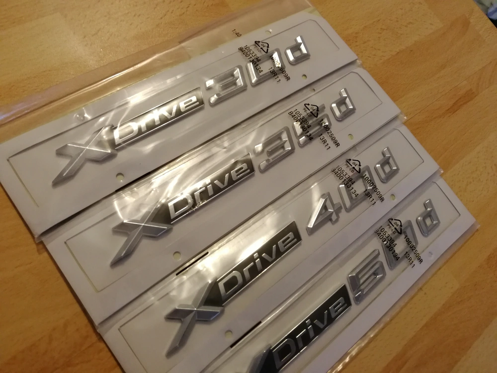 Označení motorizace 520d 525d 530d 535d 550d logo na kufr