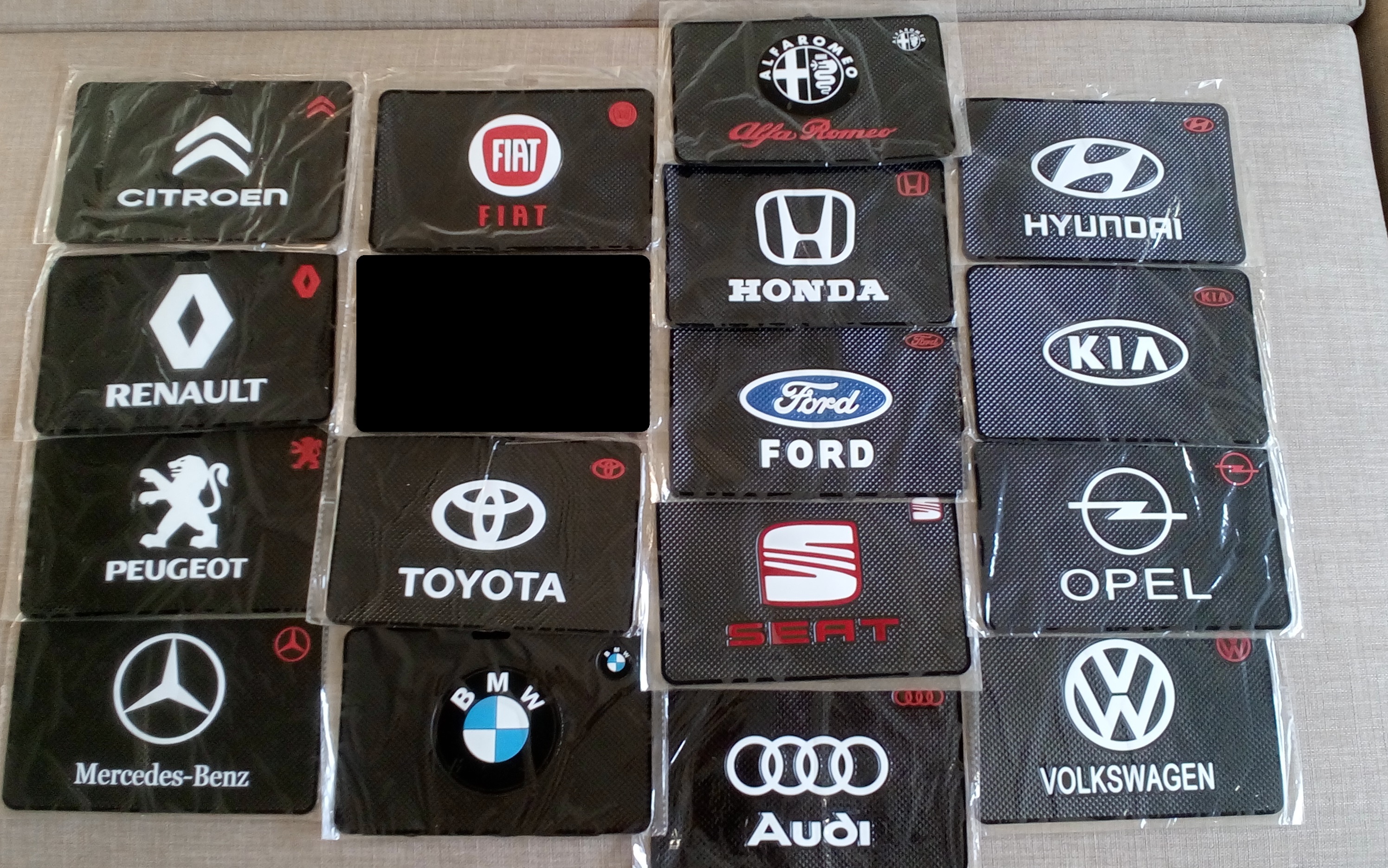 Protiskluzová nano podložka BMW na mobil
