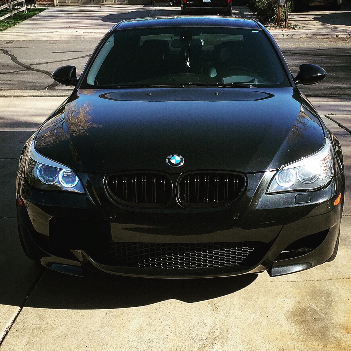 Ledvinky pro BMW E60 E61 černé lesklé sportovní dvojité žebrování BEZ trikolory