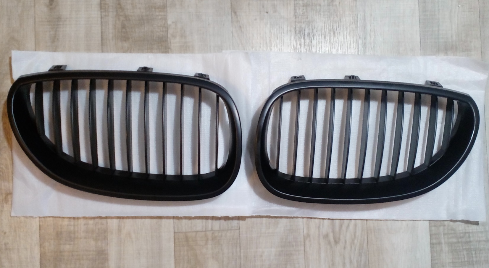 Ledvinky pro BMW E60 E61 černé matné BEZ trikolory