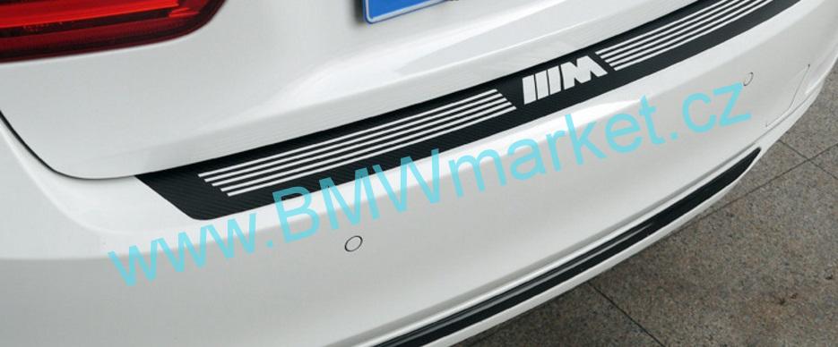 Karbonový polep logo ///M znak carbonová folie na nakládací hranu kufru