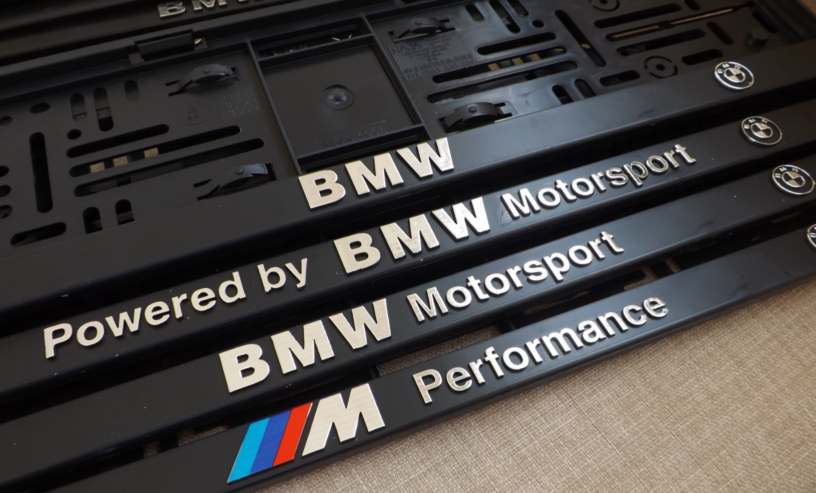 BMW podložky pod SPZ rámečky s 3D písmem a chromovým potiskem