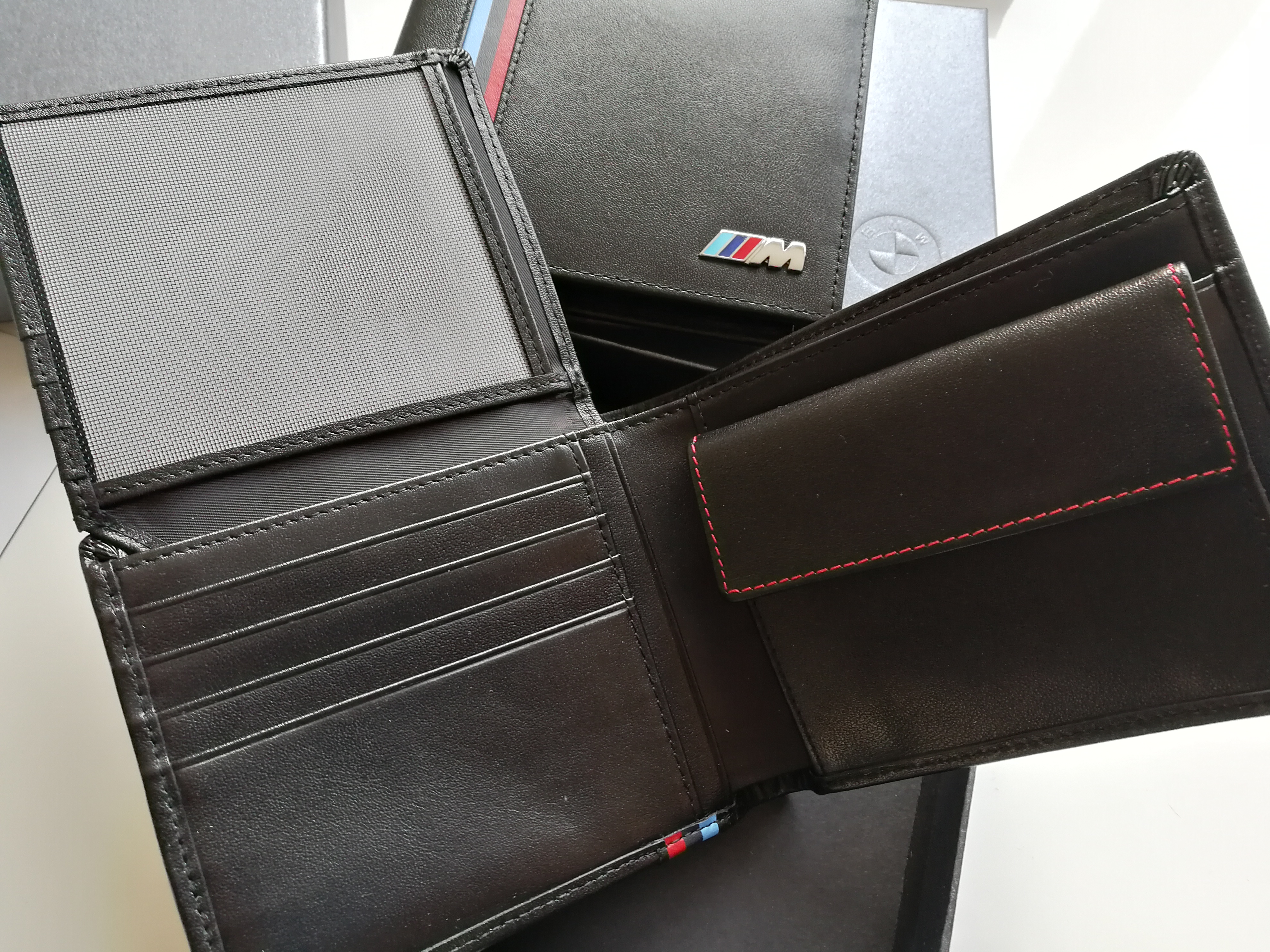 ///M peněženka BMW s trikolorou v barvách ///Mpower s kapsičkou na mince